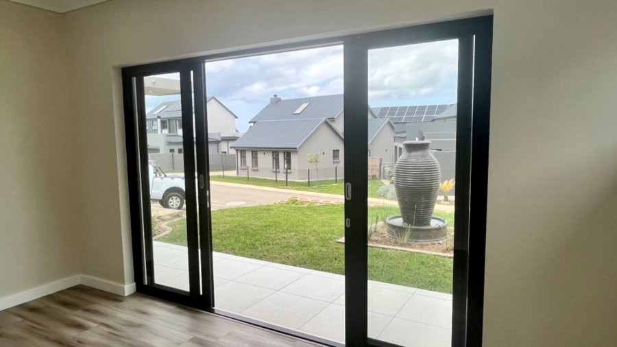 3 Bedroom Property for Sale in Outeniquasbosch Western Cape